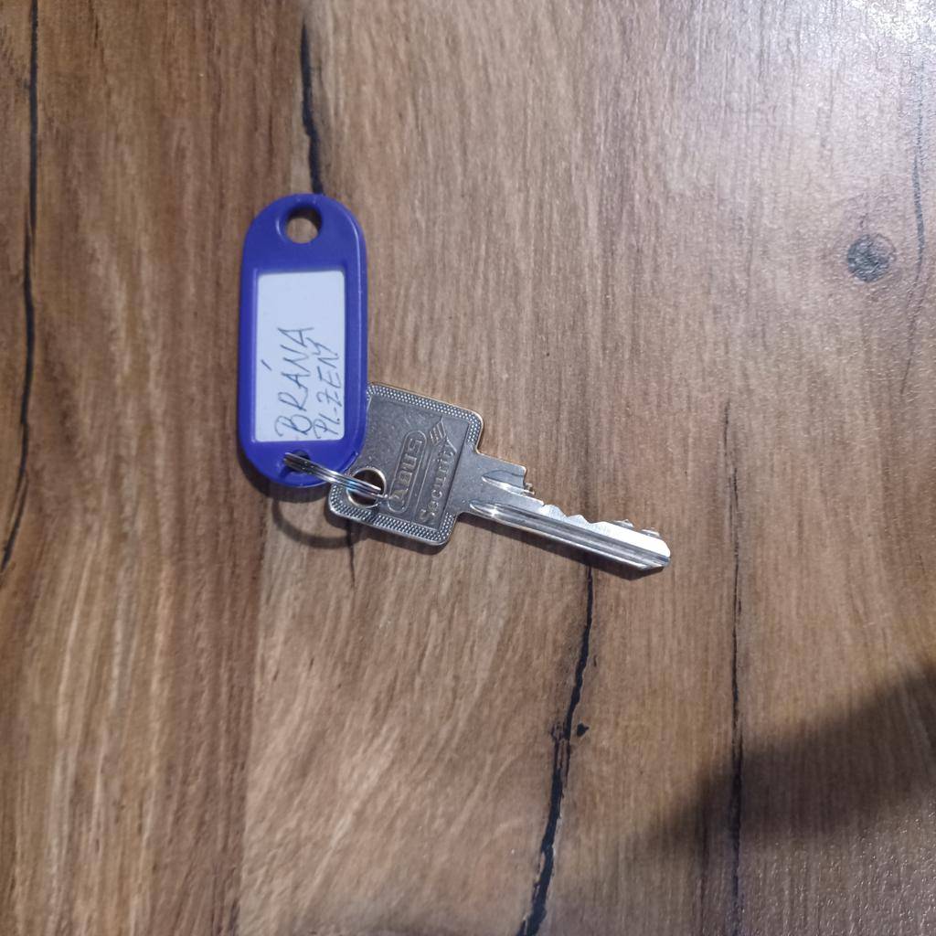 Klíč k vyzvednutí v muzeu platebního kanálu Jelení 13, tel 603 213 694