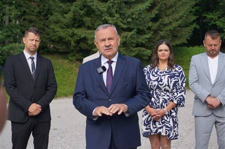 Projekt lanovky na Martinské hole sa posunul do ďalšej etapy. Ministerstvo investícií, regionálneho rozvoja a informatizácie SR vyhlásilo výzvu, ktorá umožňuje mestu Martin a regiónu Turiec uchádzať sa o nenávratný finančný príspevok na realizáciu projektu. Kooperačná rada Udržateľného mestského rozvoja Martin zároveň schválila jeho predloženie a mesto sa pripravuje na vyhlásenie verejného obstarávania na zhotoviteľa stavebných prác.