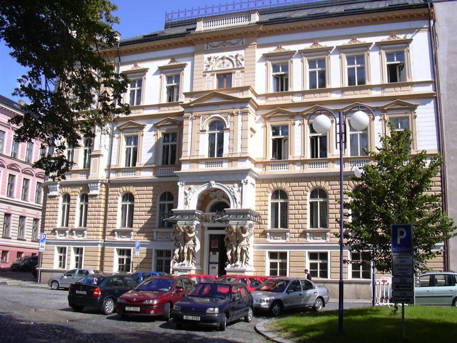 Je ve smyslu § 37 zákona č. 108/2006 Sb., o sociálních službách, a § 4 vyhlášky č. 505/2006 Sb. V platném znění odborné sociální poradenství, které je zaměřeno na osoby v ...