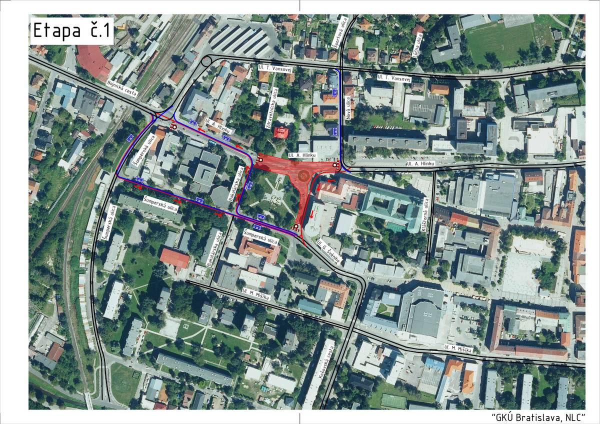 😏 Vieme, že každé dopravné obmedzenie znamená pre vodičov viac času na cestách a môže skomplikovať každodenné dochádzanie. Napriek tomu sú niektoré opravy nevyhnutné, aby bola doprava v budúcnosti bezpečnejšia.    ❗ Od pondelka 20. júla 2026 sa preto začne rekonštrukcia kruhovej križovatky na Ulici A. Hlinku.     ⛔ Počas stavebných prác bude doprava vedená podľa dočasného dopravného značenia. Práce budú rozdelené do dvoch etáp a ich priebeh bude závisieť aj od počasia a technologických postupov. Predpokladané ukončenie rekonštrukcie je 31. októbra 2026.     🙏 Prosíme všetkých vodičov o zvýšenú opatrnosť, rešpektovanie dočasného dopravného značenia a trpezlivosť. Uvedomujeme si, že obmedzenia nie sú príjemné, no ich cieľom je vykonať potrebnú rekonštrukciu čo najbezpečnejšie a v čo najkratšom čase.     ℹ️ Viac informácií nájdete na https://prievidza.sk/od-20-jula-zacne-rekonstrukcia-kruhovej-krizovatky-na-ulici-a-hlinku/.