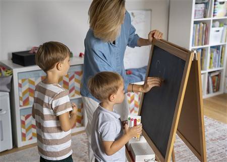 Základná škola s materskou školou, Podhájska 10A vyhlasuje výberové konanie na voľné pracovné miesto na pozíciu učiteľ/ka materskej školy. Nástup do zamestnania: 1. september 2026.