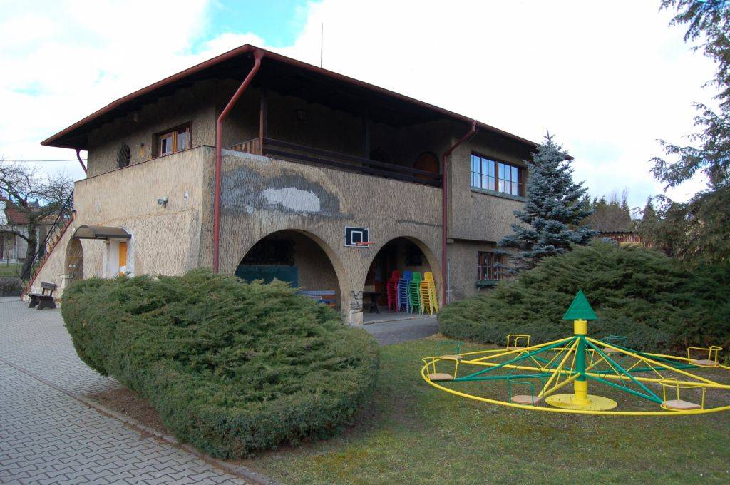 Město Černošice zveřejnilo záměr vypůjčit objekt č. p. 518 v Topolské ulici, včetně přilehlé zahrady a jejích součástí.
