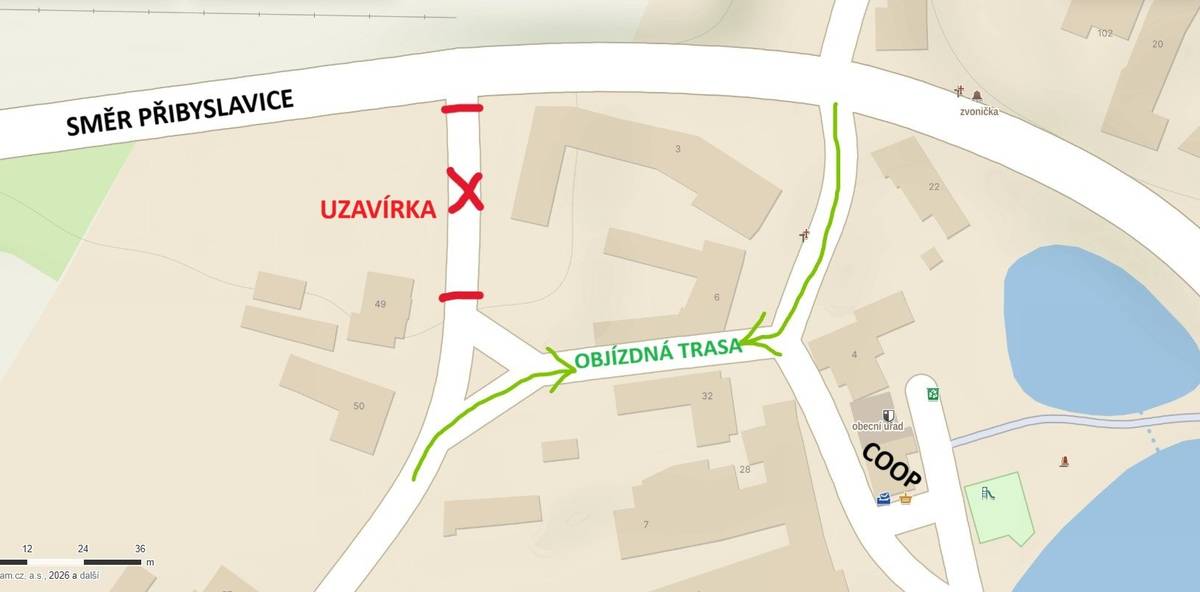 Upřesnění částečné uzavírky silnice v ulici u kravína. Ve středu 15.7.2026 dojde v raních hodinách k částečné uzavírce silnice. Objízdná trasa povede přes náves, viz obrázek. Uzavírka by měla trvat pouze ve středu, pokud by mělo dojít k prodloužení, budeme vás informovat.