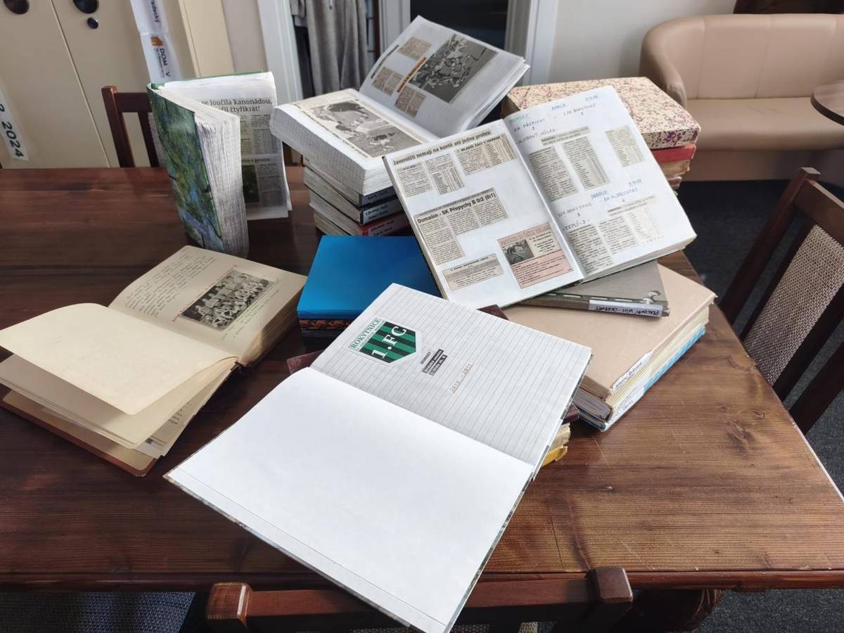 Jedinečná sbírka dokumentů mapující historii rokytnického fotbalu.