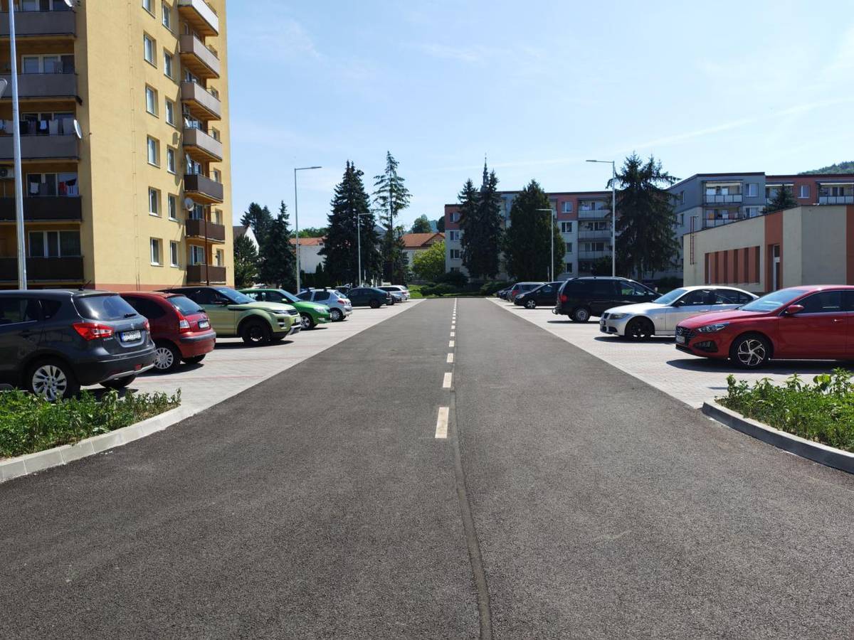 Projekt Vybudovanie záchytných parkovísk v meste Brezová pod Bradlom bol dňa 7.7.2026 odovzdaný do užívania.