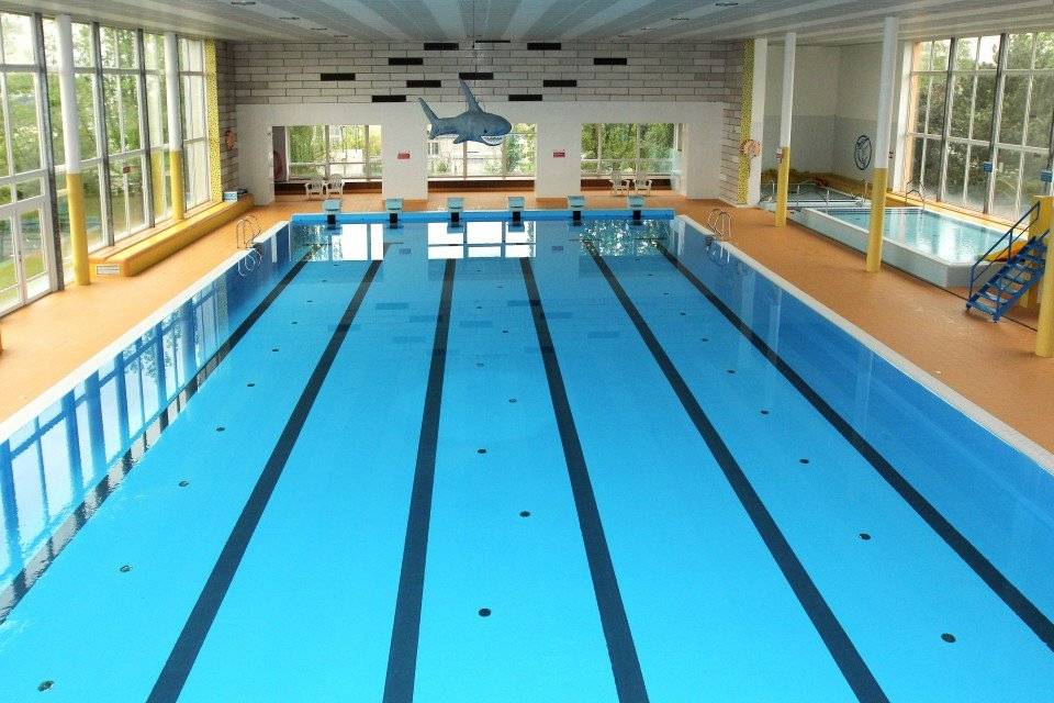 🏊♀️ Dnes (15. července 2026) bude krytý bazén v Mohelnici v provozu až od 15:00 hodin z důvodu výpadku elektřiny.