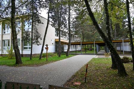 Mesto Martin pokračuje v modernizácii školských budov. Na komplexnú obnovu Základnej školy J. Kronera získalo viac ako 619-tisíc eur z eurofondov. Projekt prinesie nižšiu spotrebu energií, bezbariérový prístup aj kvalitnejšie prostredie pre žiakov a zamestnancov školy.
