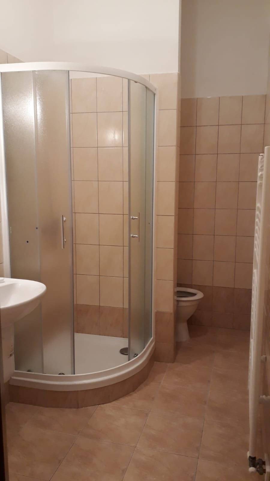 Město Hostinné uveřejňuje záměr  pronajmout městský byt č. 9 o velikosti 1+1 (52,07 m2) v domě čp. 143 v ul. Horská v Hostinném. Prohlídka bytu proběhne dne 05.08.2026 od 16:00 h do 17:00 h; termín pro podání nabídek: do 10.08.2026 do 10:00 h. Město Hostinné uveřejňuje záměr pronajmout městský byt č. 4 o velikosti 1+1 (59,70 m2) v domě čp. 34 v ul. Hradební v Hostinném. Prohlídka bytu proběhne dne 05.08.2026 od 15:00 h do 16:00 h; termín pro podání nabídek: do 10.08.2026 do 10:00 h. Město Hostinné uveřejňuje záměr pronajmout městský byt č. 16 o velikosti 1+kk (37,92 m2) v domě čp. 156 v ul. Hostivínská v Hostinném.  Prohlídka bytu proběhne dne 05.08.2026 od 16:10 h do 17:00 h; termín pro podání nabídek: do 10.08.2026 do 10:00 h. Město Hostinné uveřejňuje záměr  pronajmout městský byt č. 3 o velikosti 3+1 (92,52 m2) v domě čp. 54 v ul. Dolní brána v Hostinném. Prohlídka bytu proběhne dne 05.08.2026 od 15:00 h do 16:00 h; termín pro podání nabídek: do 10.08.2026 do 10:00 h. Bližší informace naleznete na internetových stránkách města Hostinné www.hostinne.info, na úřední desce nebo na MÚ Hostinné  u Kateřiny Cilerové, kancelář č. 26, 499 404 723, majetek.nebyty@muhostinne.cz