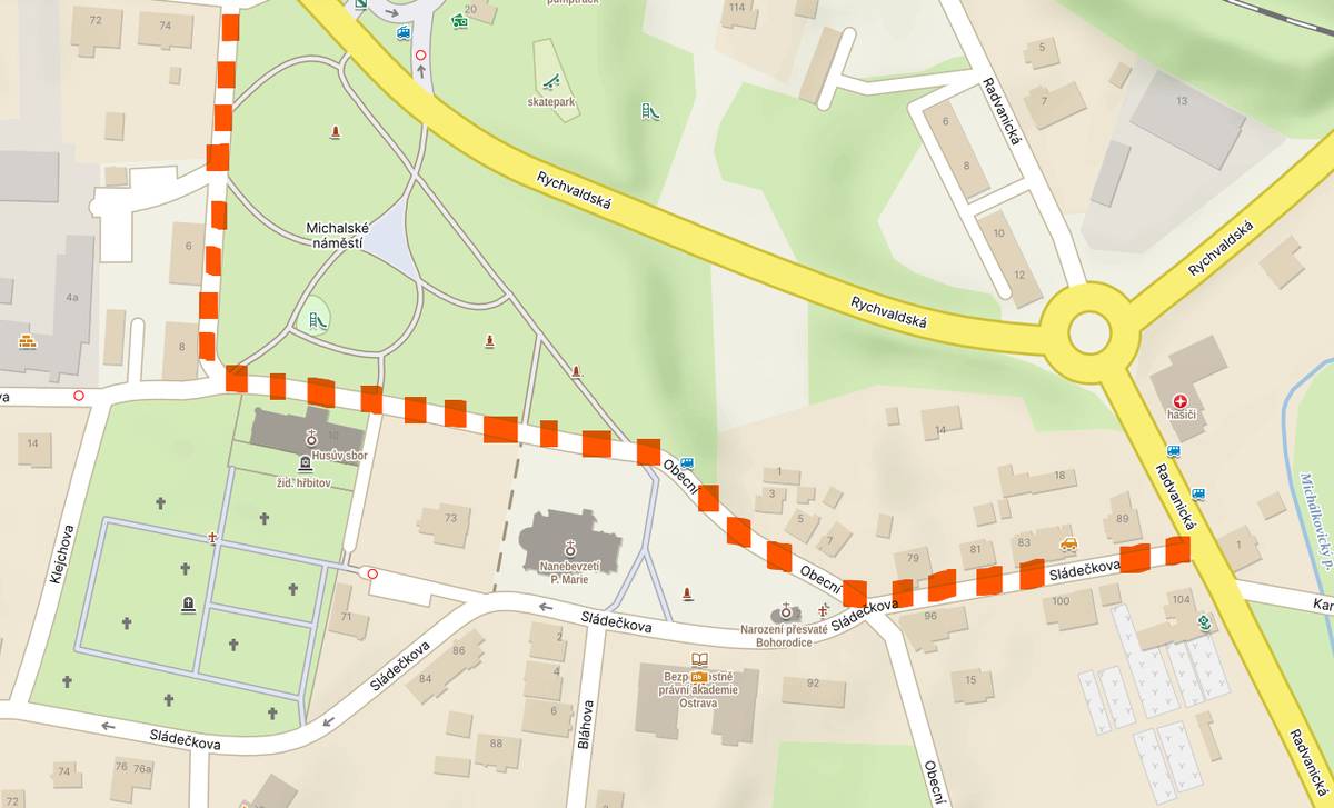 ⚠️ Částečné omezení dopravy v Michálkovicích 🚧 Z důvodu provádění stavby elektrického vedení „Ostrava – Michálkovice 92/2, DTS, VN, NN“ bude v termínu: 📅 18. 7. 2026 – 20. 9. 2026 částečně omezen provoz na těchto místních komunikacích: 📍 Sládečkova 📍 Obecní 📍 Michalské náměstí 📍 Radvanická (chodník) 🚦 Dotčené úseky budou označeny přechodným dopravním značením. 🚗 Prosíme řidiče, chodce i ostatní účastníky silničního provozu o zvýšenou opatrnost, respektování dopravního značení a trpělivost po dobu realizace stavby. 🙏 Děkujeme za pochopení.