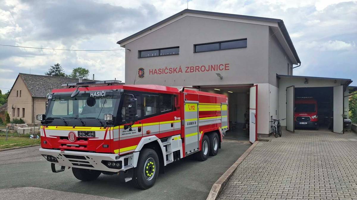V úterý 14.7.2026 jsme dokončili přejímku nové cisterny pro jednotku požární ochrany obce s dotací 4 000 000 Kč od Ministerstva vnitra ČR prostřednictvím Generálního ředitelství hasičského záchranného sboru ČR a 1 500 000 Kč od Královéhradeckého kraje. Děkujeme a přejeme vždy šťastný návrat z výjezdu jednotky.