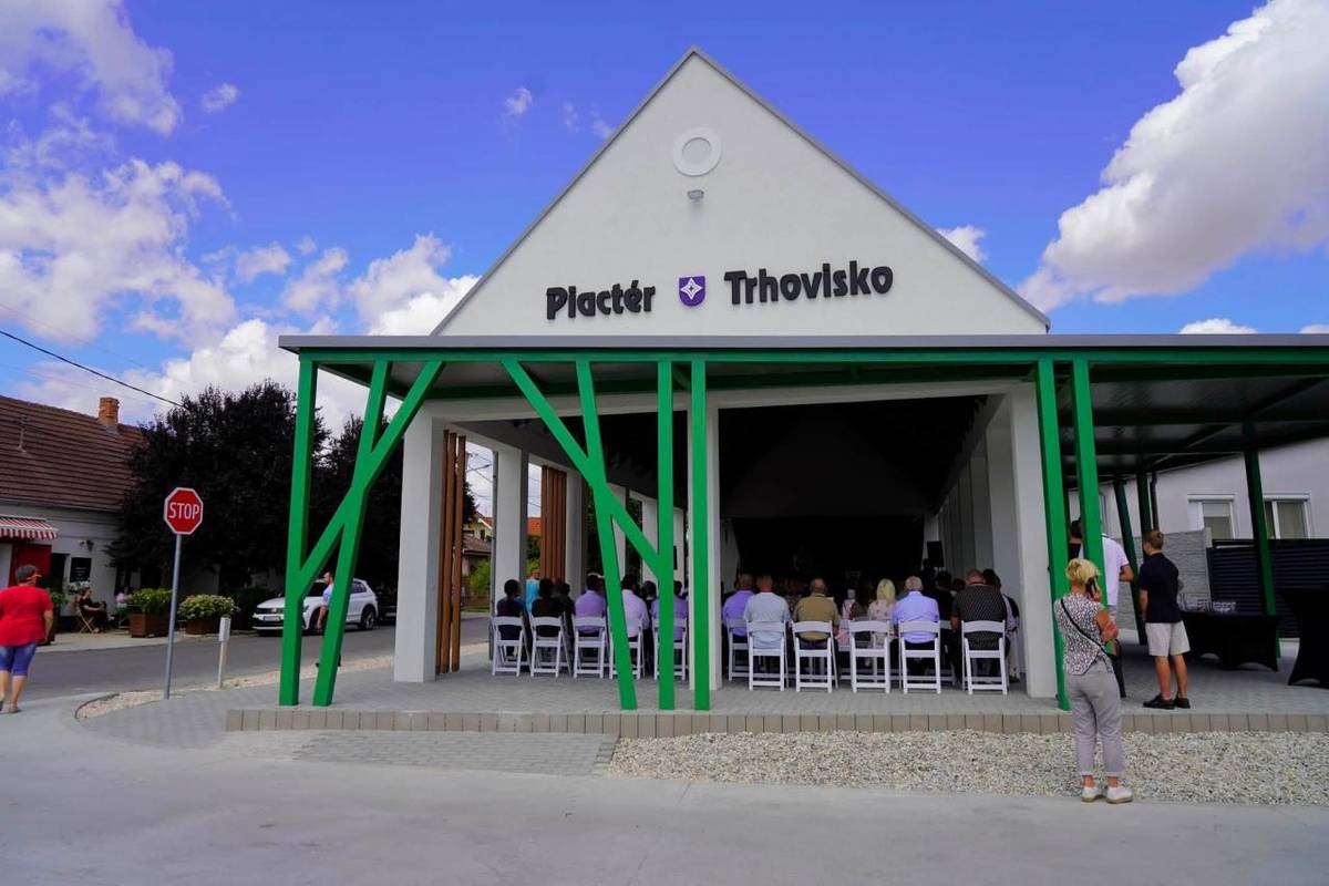 8. júla 2026 sa slávnostne uskutočnilo otvorenie nového trhoviska mesta Kolárovo, ako aj remeselnej pekárne a podnikovej predajne spoločnosti Lebeco s. r. o.