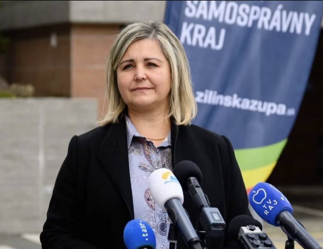 Vážení občania, naša županka Erika Jurinová navštívi našu obec v piatok 17.7.2026 o 15:45. Počas uplynulého obdobia sa v Žilinskom kraji podarilo zrealizovať množstvo dôležitých projektov a zlepšení, no stále je v čom pokračovať. Stretnutie sa uskutoční pred obecným úradom.