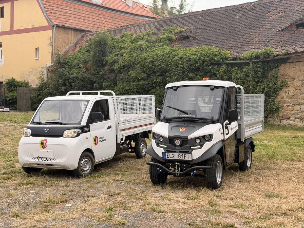 Na začátku prázdnin jsme přivítali do vozového parku dva nové užitkové elektromobily, které budou sloužit našim technickým pracovníkům při každodenní péči o město.