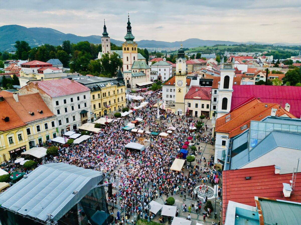 Karpatskonemecký spolok v našej obci pozýva svojich členov, ako aj ostatných občanov na zájazd na tradičný a historický Radvanský jarmok do Banskej Bystrice.
