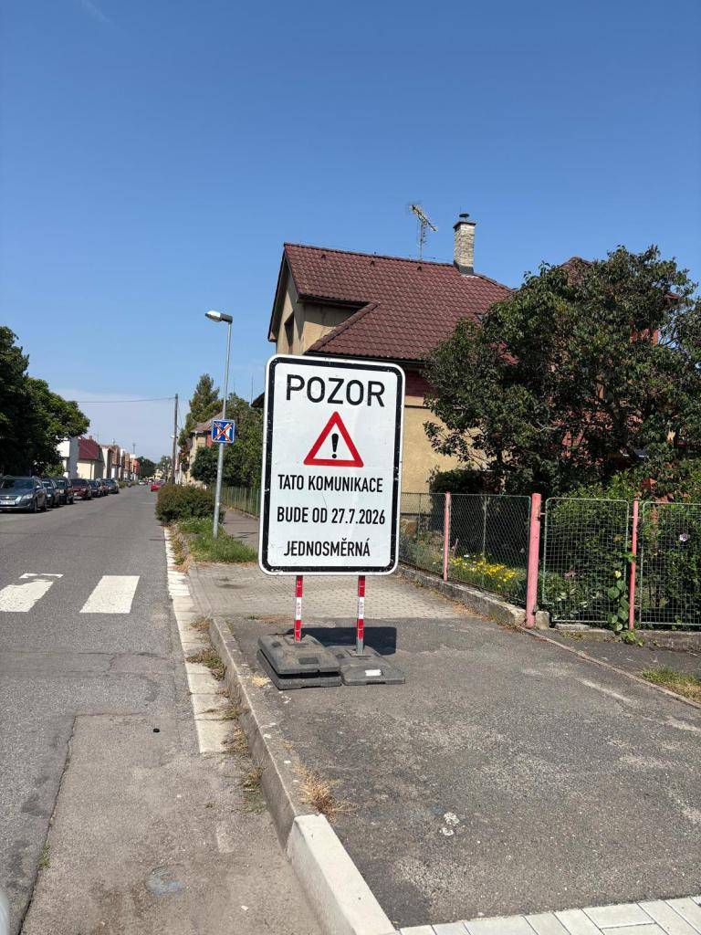 Dopravní značení v ulici Jiráskova dáno do souladu s postupem výstavby. Poděkování zhotoviteli firmě ASIG s.r.o. Čáslav.    Aleš Jiroutek, starosta města
