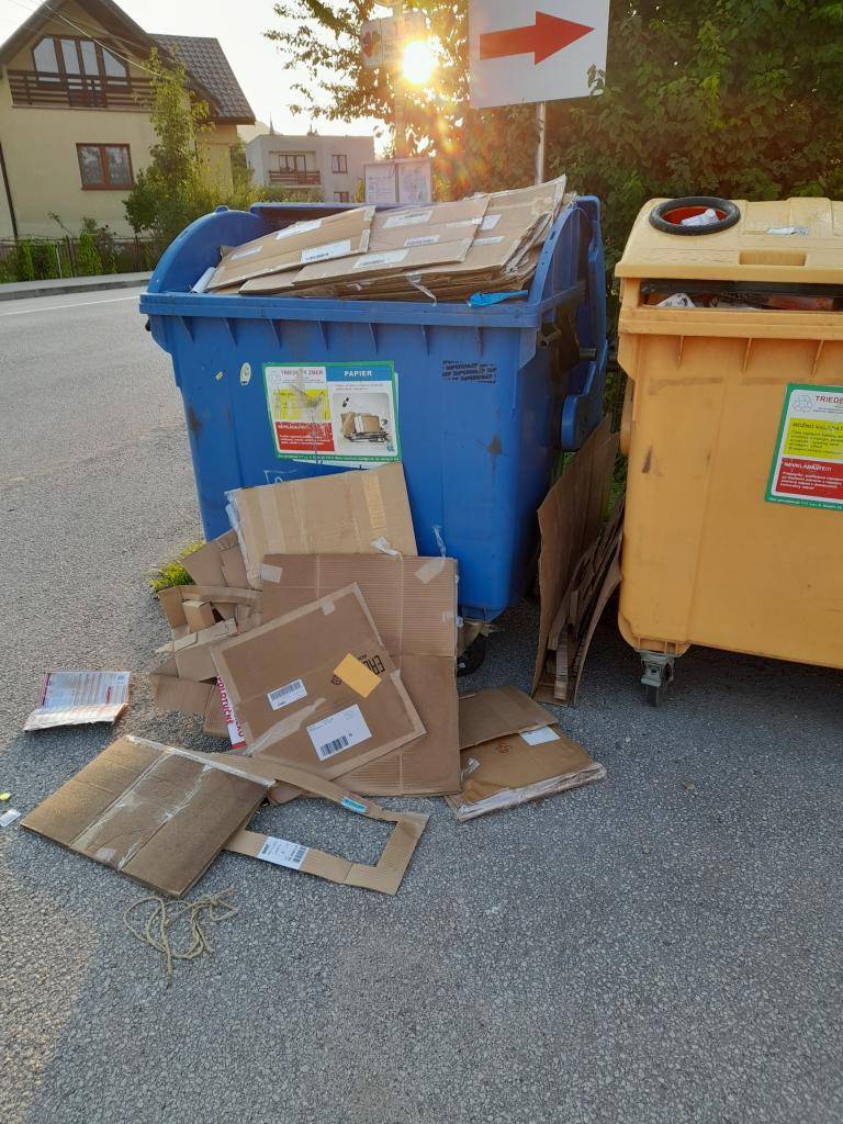 Oznamujeme Vám, že stojisko Fatranská - pri bývalom motoreste je zrušené.  Žiadame Vás, aby ste využívali ostatné stojiská v blízkosti, odpad nenechávali na voľnom priestranstve a nevytvárali čierne skládky.