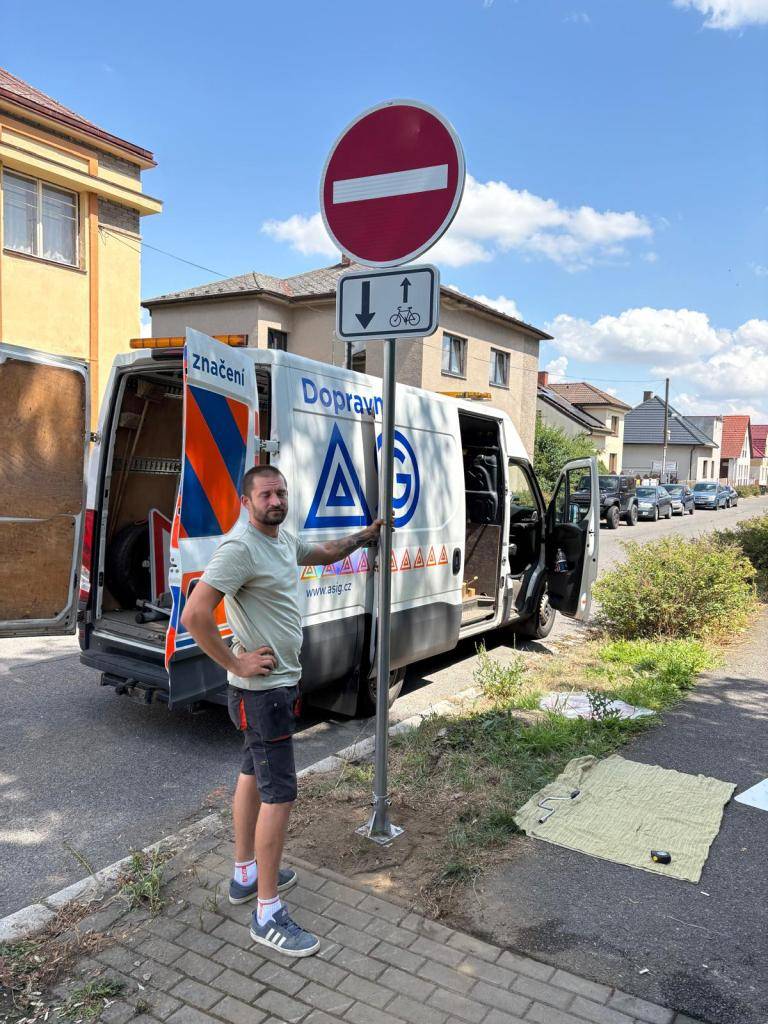 Ve středu 15. července 2026 byly zahájeny práce na zjednosměrnění ulice Jiráskova od křižovatky s ulicí Sokolská, ve směru k ulici Tylova. Do sídliště Pod Nádražím bude zachován vjezd v obou směrech. Jak od křižovatky s ulicí Sokolská, tak z ulice Tylova, přes dopravní terminál.