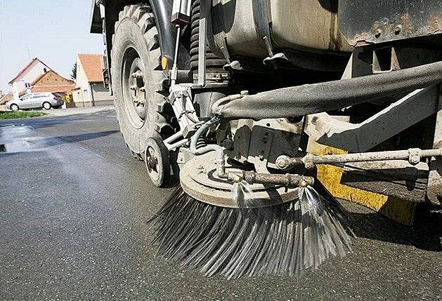 Oznamujeme, že ve středu 22. července proběhne blokové čištění parkovišť v ulici Kravácká. Prosíme řidiče aby tento den parkoviště nevyužývali.