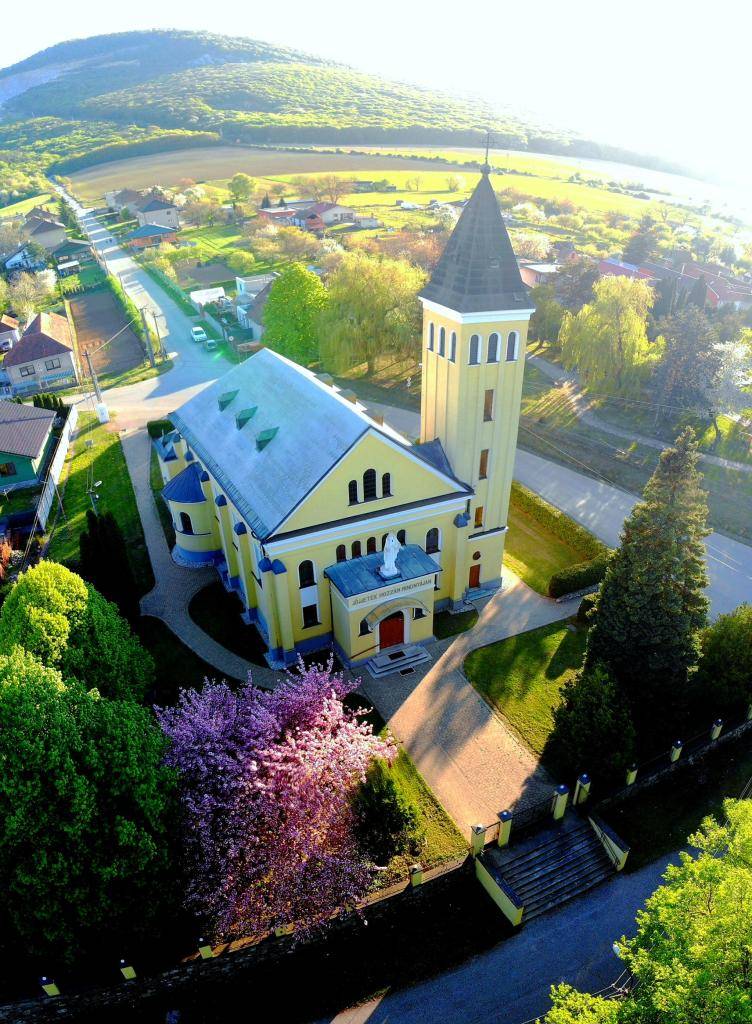 Rímskokatolícka cirkev, Farnosť Žirany  951 74 Žirany 145   tel.: 0907/743 251  e-mail: zirany@fara.sk
