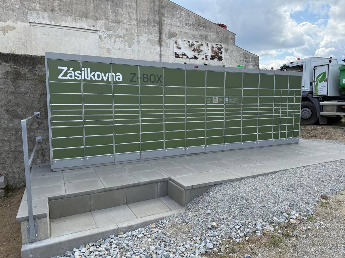 V Záhoří byl uveden do provozu nový, větší Z-BOX Zásilkovny. Je umístěn jen o kousek dál od původního stanoviště, na lépe dostupném místě.  Díky větší kapacitě nabídne více prostoru pro ukládání zásilek a přispěje k pohodlnějšímu vyzvedávání i odesílání balíků.