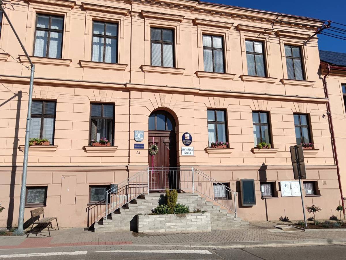 Z důvodu rekonstrukce budovy Obecního úřadu Klentnice dojde k omezení provozu od 27. července 2026 do 14. srpna 2026. V průběhu této doby může být omezen přístup do kanceláří. Prosíme občany, aby nás před návštěvou nejprve kontaktovali telefonicky nebo e-mailem pro domluvu vhodného termínu.