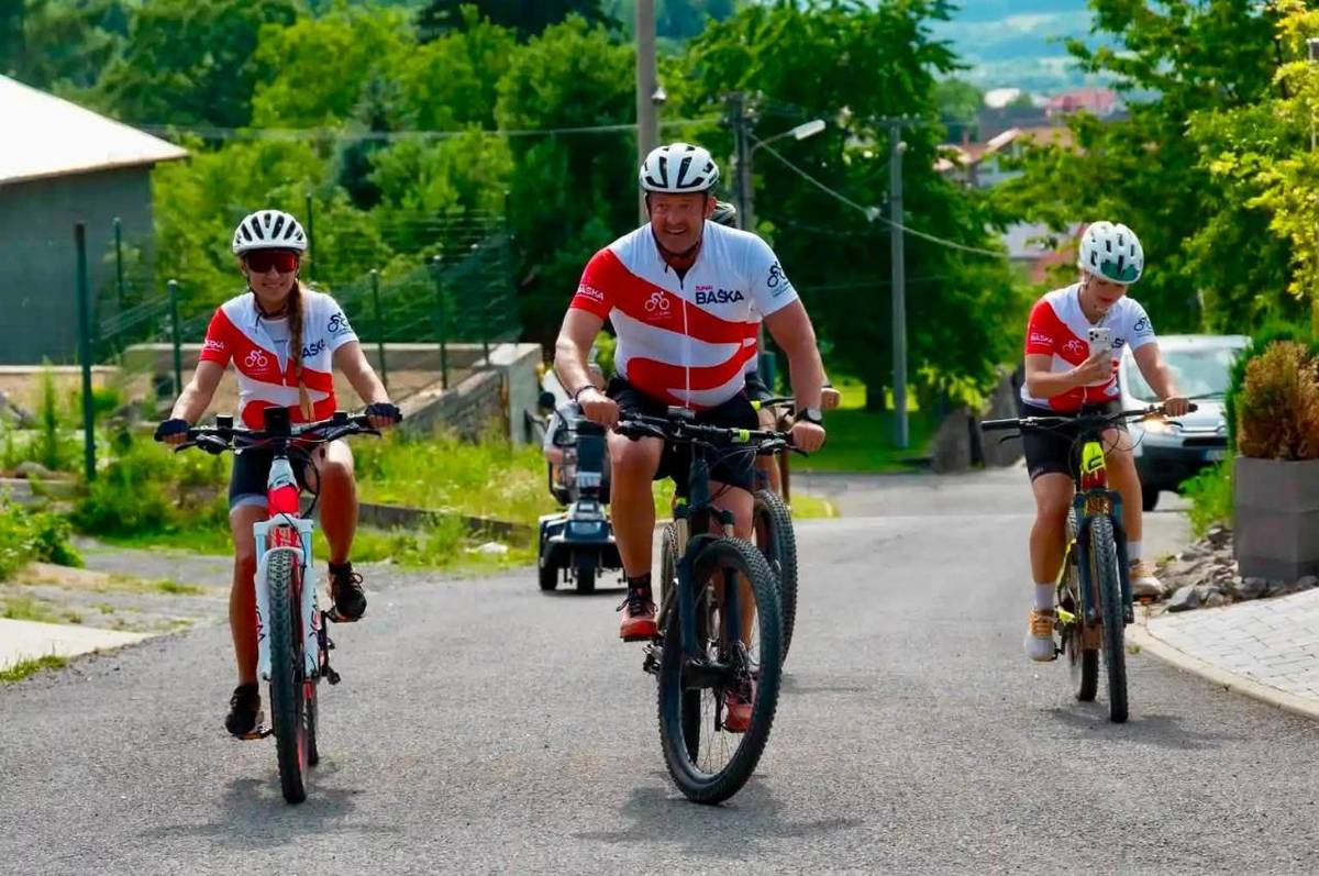 Srdečne Vás pozývame na stretnutie so županom Trenčianskeho samosprávneho kraja Jaroslavom Baškom dňa 12.08.2026 (streda) o 11:30 hod. pred Obecným úradom v Dežericiach. Príďte využiť príležitosť porozprávať sa o témach, ktoré vás zaujímajú, a zapojiť sa do diskusie o budúcnosti nášho kraja.