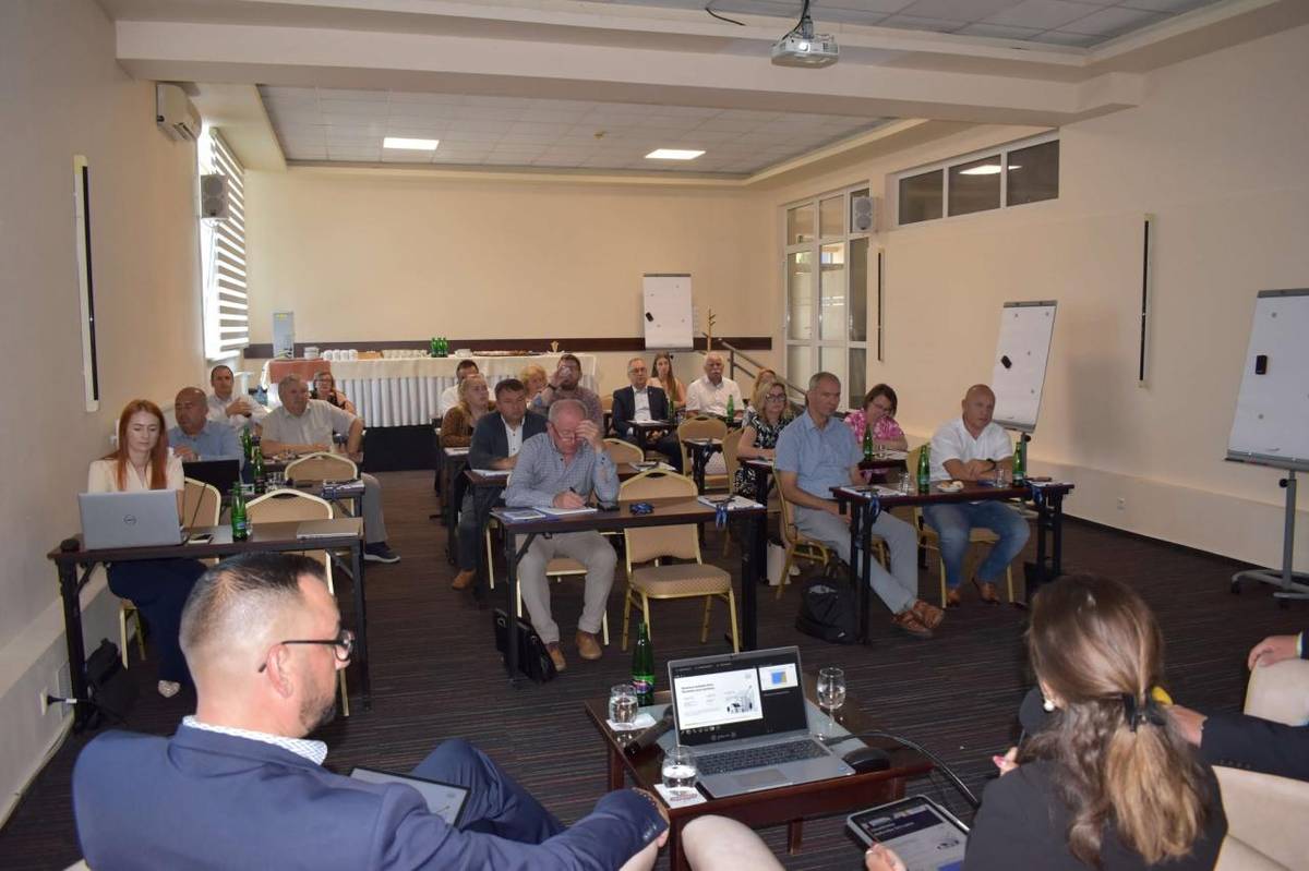 Starosta obce Mgr. Ľubomír Medlen sa zúčastnil konferencie Akadémia dobrého bývania v Banskej Bystrici, zameranej na možnosti rozvoja nájomného bývania v slovenských mestách a obciach.