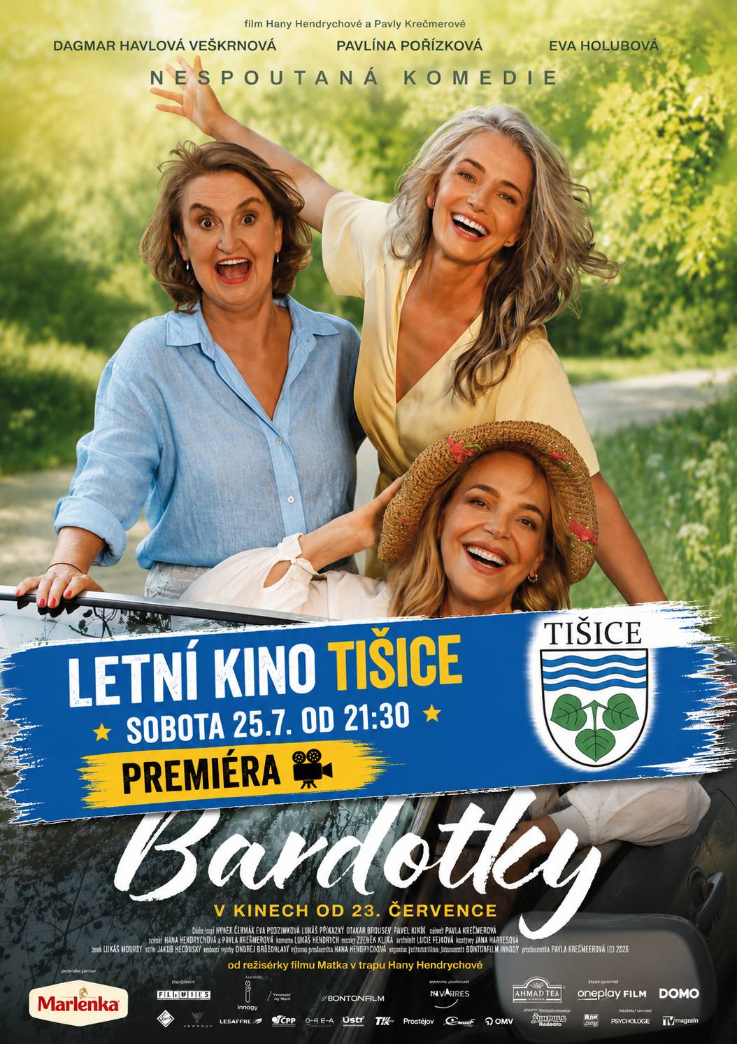 🎬 Už ve čtvrtek vstupují Bardotky do kin po celé České republice. A v sobotu večer je uvidíme i my v Tišicích! Nemusíte čekat týdny ani měsíce. Jen dva dny po české premiéře promítáme v našem letním kině jednu z nejočekávanějších českých komedií letošního léta. 📅 Sobota 25. července 🕤 21:30 📍 Letní kino Tišice ⭐ PREMIÉRA V LETNÍM KINĚ TIŠICE Hlavními hvězdami filmu jsou Dagmar Havlová Veškrnová, Eva Holubová a Pavlína Pořízková. A právě Pavlína Pořízková, světově proslulá topmodelka, se vůbec poprvé představí v českém celovečerním filmu. Přitom před kamerou rozhodně není žádným nováčkem – během své kariéry si zahrála po boku hvězd jako Johnny Depp, Al Pacino, Mickey Rourke nebo Faye Dunaway. Tři kamarádky, kterým už bylo dvacet hned několikrát, se po letech znovu setkávají. Čeká je výlet plný vína, smíchu, bláznivých situací i překvapení, která jim připomenou, že na nové začátky, lásku, přátelství ani splněné sny není nikdy pozdě. Bardotky jsou svěží letní komedie o ženách, které odmítají uvěřit, že to nejlepší už mají za sebou. Místo toho se rozhodnou znovu naplno žít, užívat si svobodu a dělat věci, na které dřív nebyl čas ani odvaha. 🍷 Humor, skvělé herecké obsazení, letní atmosféra a příběh, který pobaví ženy i muže. 🌙 Přibalte si deku nebo podsedák a pojďme společně zažít premiéru pod hvězdami. Těšíme se na Vás! 🎥✨