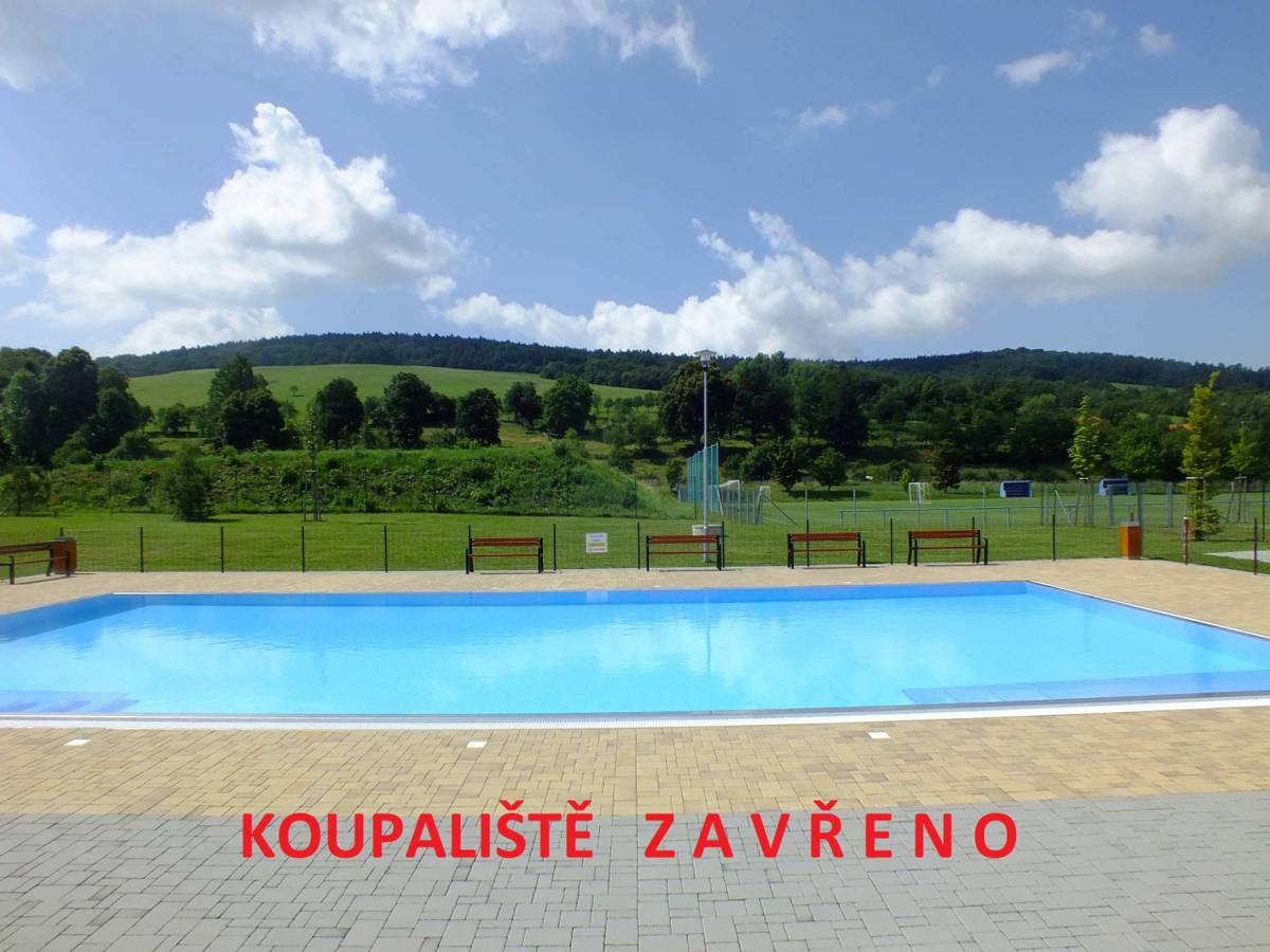 Vzhledem k chladnějšímu počasí v následujícím období bude koupaliště Z A V Ř E N O. Jakmile bude předpověď počasí příznivější, koupaliště bychom opět otevřeli. Aktuální informace sledujte na facebooku a webových stránkách obce.
