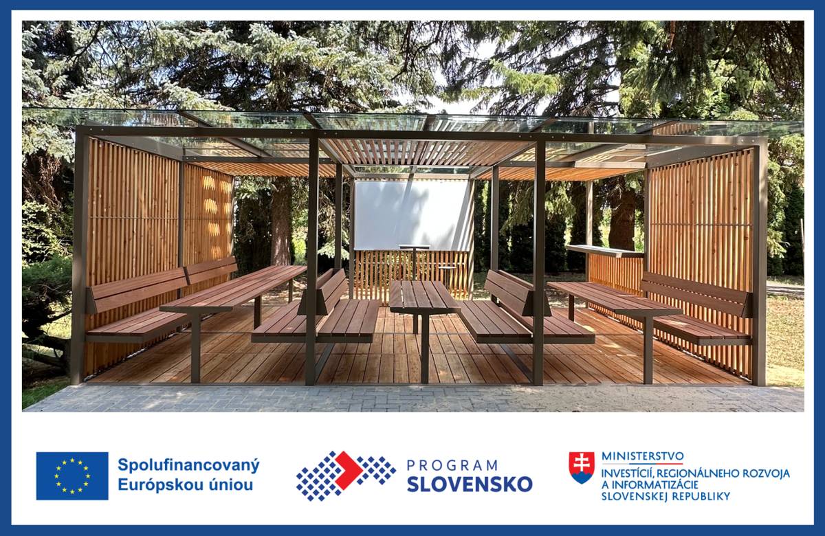 V areáli Základnej školy v Ilave pribudla učebňa pod holým nebom. Od nového školského roka rozšíri možnosti vyučovania aj voľnočasových aktivít.
