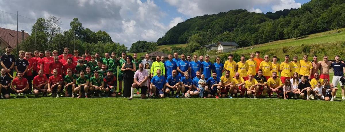 V sobotu 18.7.2026 sa uskutočnil 2.ročník placového futbalového turnaja o pohár starostky obce a na počesť Jozefa Minárika. Zúčastnili sa 4 mužstvá.     1. miesto - Galierovce    2. miesto - Košariská    3. miesto - Prostredný Vadičov    4. miesto - Rolia
