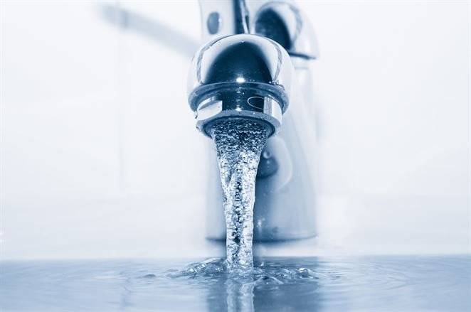 Trenčianske vodárne a kanalizácie, a.s. oznamujú občanom, že v pondelok 27.7.2026 bude v čase od 8.00 h do 13.00 h prerušená dodávka pitnej vody z dôvody opravy na vodovodnom potrubí. Spoločnosť TVK, a.s. zabezpečí pre občanov cisternu s pitnou vodou, ktorá sa bude v tomto čase pohybovať po obci. Prosíme občanov, aby si zabezpečili nevyhnutné zásoby vody.