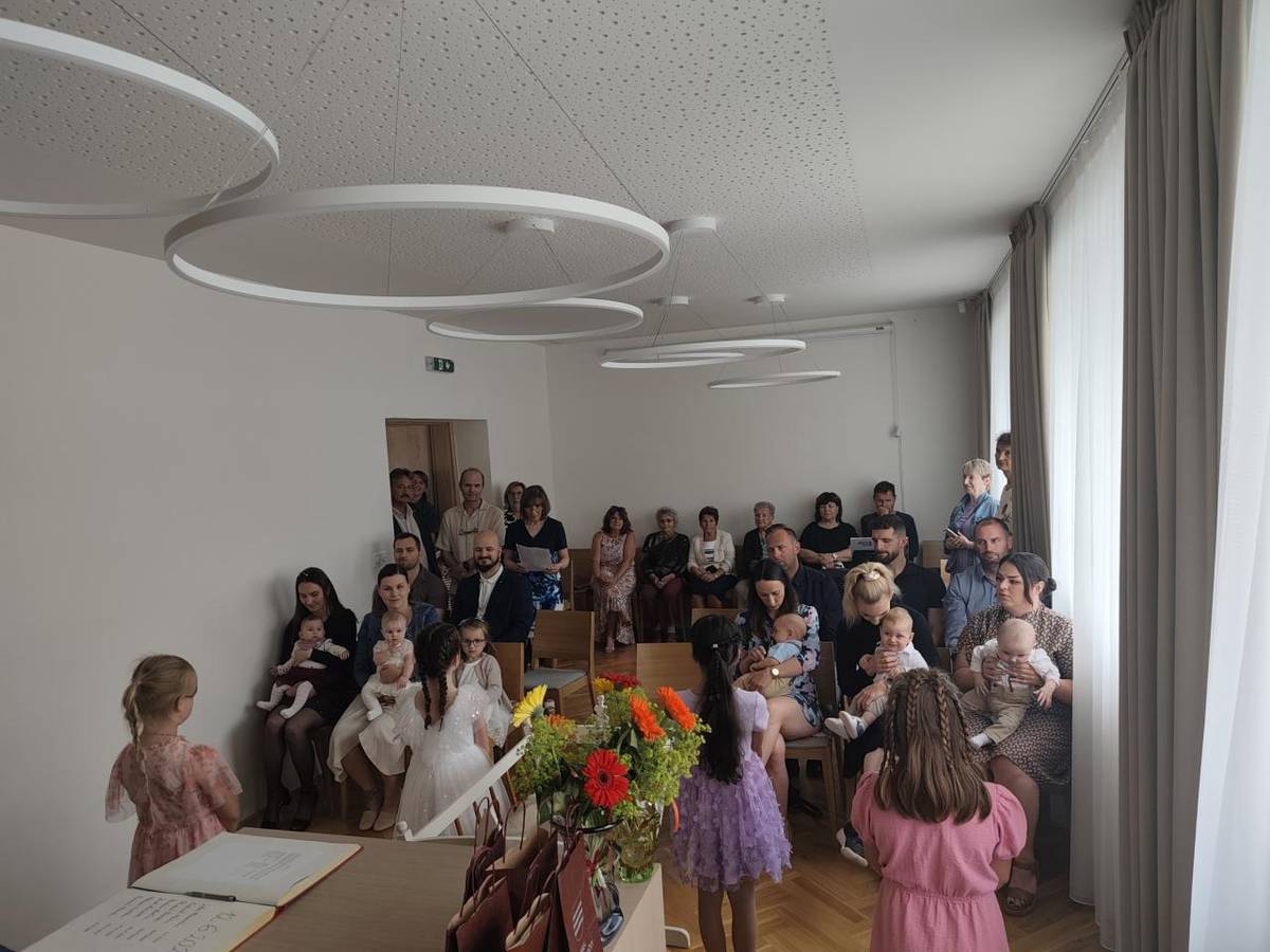 V pátek 12. června 2026 proběhlo v obřadní síni obecního úřadu slavností „Vítání dětí do života“.