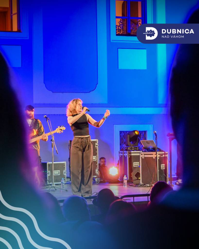 Dvojdňový festival Babylon počas svojho 8. ročníka napísal ďalší výnimočný príbeh. Okrem búrky a dažďa v ňom hrajú hlavnú postavu verní návštevníci, ale aj interpreti, ktorí to Dubnice neváhajú prísť rovno dva dni po sebe.