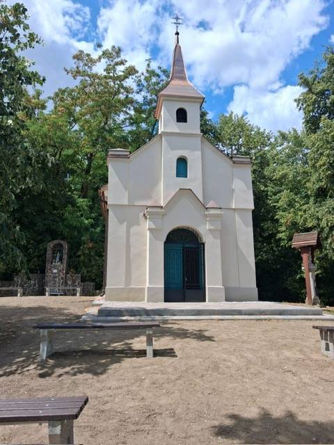 Pozývame vás na slávenie svätej omše pri Kaplnke sv. Anny,   v nedeľu 26.7.2026 o 11:00 hodine.    V prípade nepriaznivého počasia sa svätá omša bude konať v Kostole Najsvätejšej Trojice.