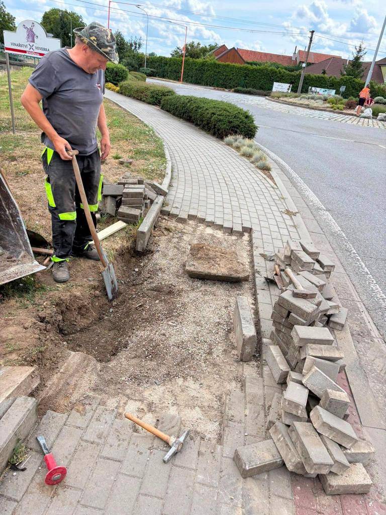 ČEJKOVICE JSOU KAŽDÝ DEN O NĚCO HEZČÍ