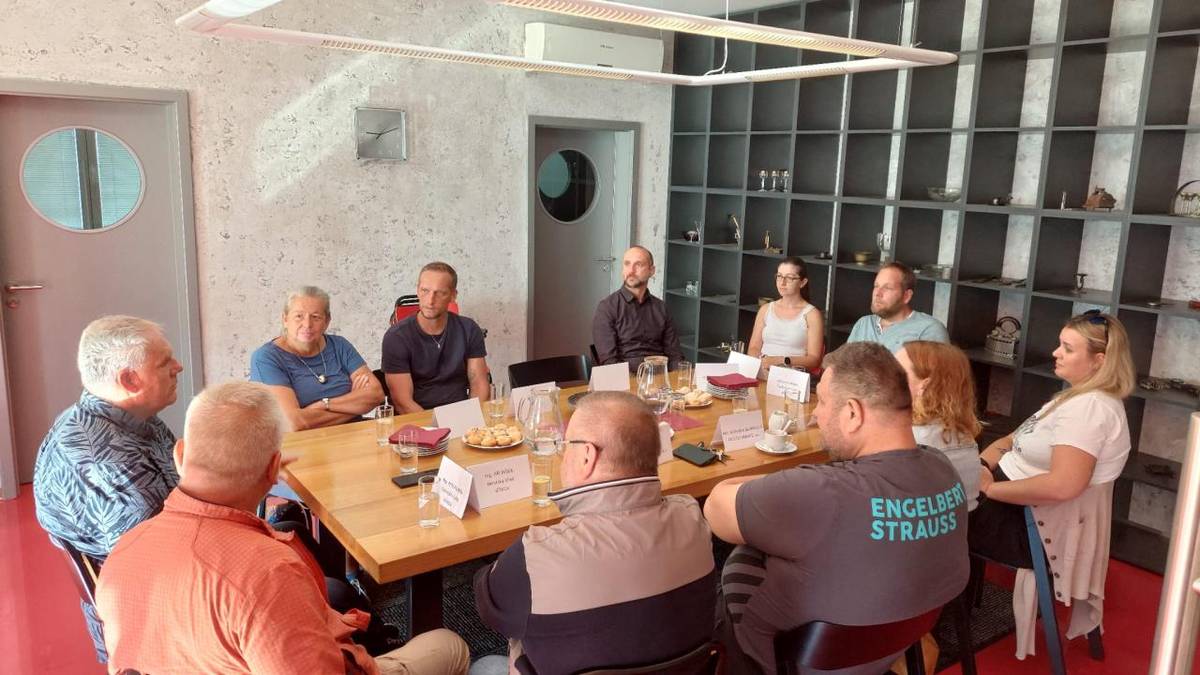 Bělotín uspořádalo setkání re-use center z našeho okolí, kde jsme společně sdíleli své poznatky a zkušenosti.   Setkání se zúčastnili zástupci re-use center z Ostravy, Příboru, Vítkova, Hranic a Přerova.  Účastníci si prohlédli naše prostory a společně diskutovali nad tématem účelu re-use center v
