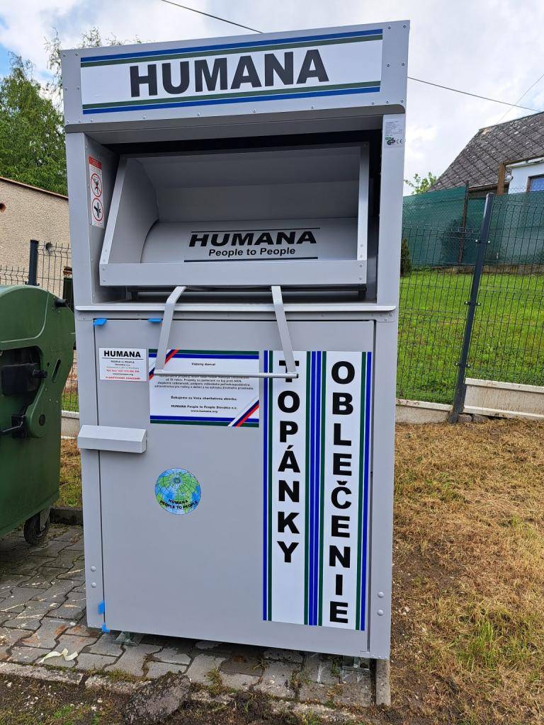 Informácie o tom, čo patrí a nepatrí do zberných kontajnerov HUMANA s použitým textilom a šatstvom.