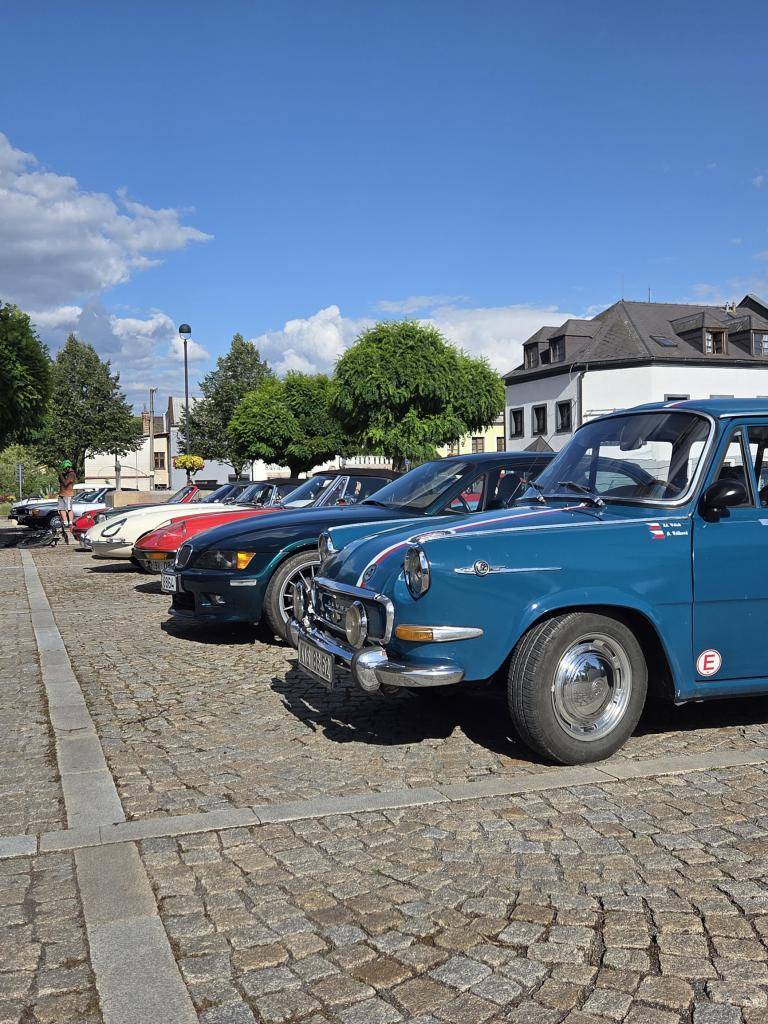 Udělejte si tento víkend podvečerní procházku na Zámecké náměstí a prohlédněte si nádherné automobilové veterány v rámci akce Hanácké putování 2026.