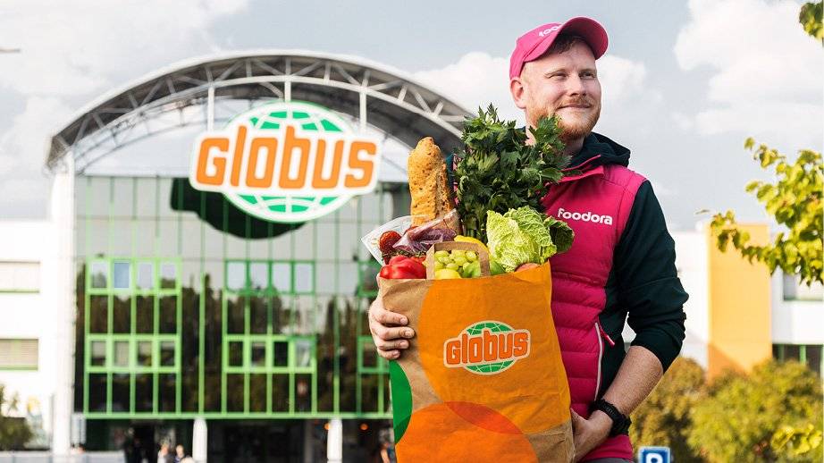 Hypermarket Globus rozšířil své online nákupy i k nám do Hovorčovic. Prostřednictvím služby Globus Online si můžete objednat nákup z pohodlí domova s doručením až ke dveřím.  Nákup objednáte jednoduše na webu globusonline.cz nebo v zákaznické aplikaci Můj Globus.  Doručení domů je zdarma při nákupu od 1 800 Kč. Při nižší ceně se platí 99 Kč za dopravu. Minimální hodnota objednávky pro dopravu domů je 1 000 Kč.  K dispozici je také možnost osobního vyzvednutí objednávky v hypermarketu Praha-Čakovice, které ušetří čas například při cestě z práce.  Více informací najdete na: www.globusonline.cz