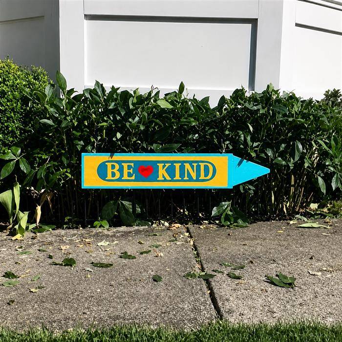Možná jste si všimli nových cedulí s nápisem „Be kind – Buď přátelský“, které jsou umístěné na několika místech v Letohradě. Vznikly během příměstského tábora Za angličtinou do kostela, který pořádá Českobratrská církev evangelická v Letohradě ve spolupráci s partnerským sborem z amerického Annapolisu.