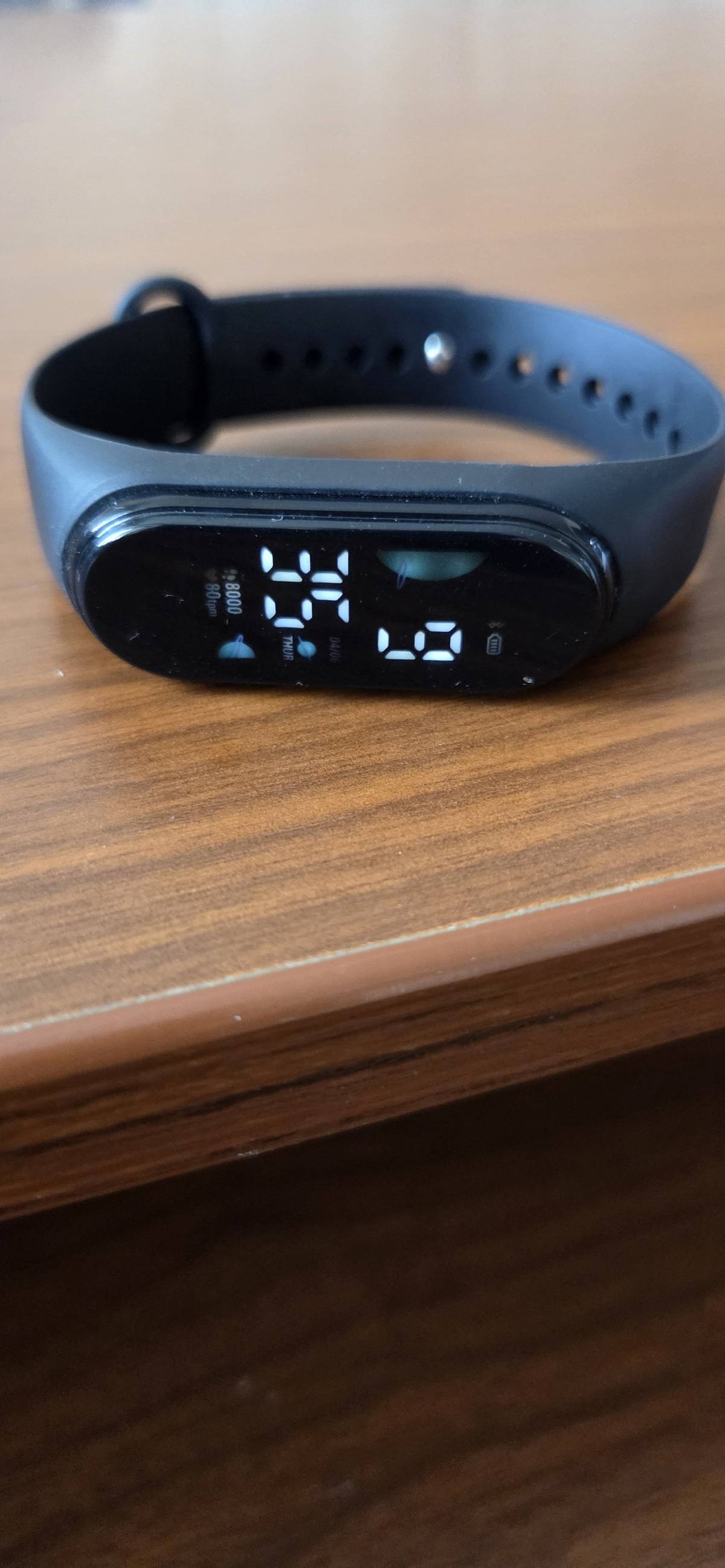 Našel se digitální náramek, k vyzvednutí na OÚ.