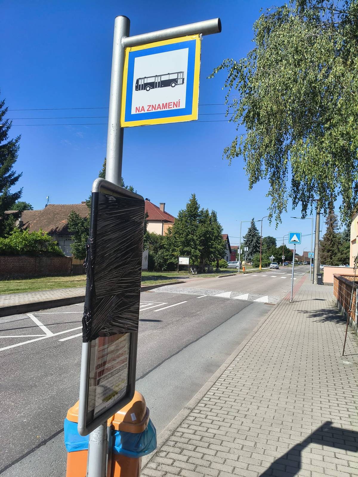 Autobusové linky č. 18 a 20 pojedou ještě o víkendu podle výlukového jízdního řádu, tedy budou končit na zastávce Hostinec U Salavců. Od pondělí 3. srpna se vše vrací do normálu - autobusy budou zajíždět i k obecnímu úřadu a na točnu.  Omlouváme se za komplikace a děkujeme za trpělivost!