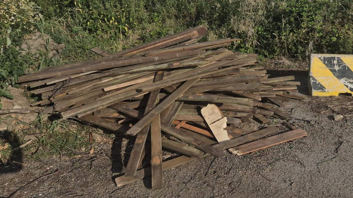 U kapličky došlo opět k nepovolenému odložení materiálu !!!