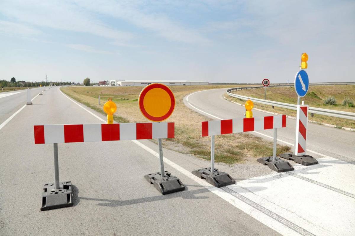 Informujeme o částečné uzavírce obchvatu mezi ulicemi Vilová a Americká z důvodu opravy povrchu.