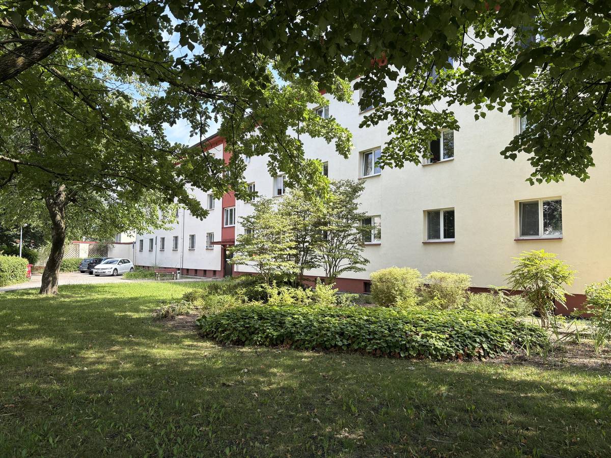 Městský obvod Ostrava-Jih od července posílil personální zajištění odlehčovací služby ve své příspěvkové organizaci Centrum sociálních služeb Jih v Odborářské ulici v Hrabůvce.  Cílem tohoto kroku je reagovat na rostoucí potřeby klientů s vysokou mírou závislosti na pomoci druhých, zvýšit kvalitu poskytované péče a současně podpořit rodiny, které o své blízké dlouhodobě pečují v domácím prostředí. Podrobnosti najdete na webu obvodu: https://ovajih.ostrava.cz/cs/o-jihu/aktualne/obvod-ostrava-jih-posilil-odlehcovaci-sluzbu