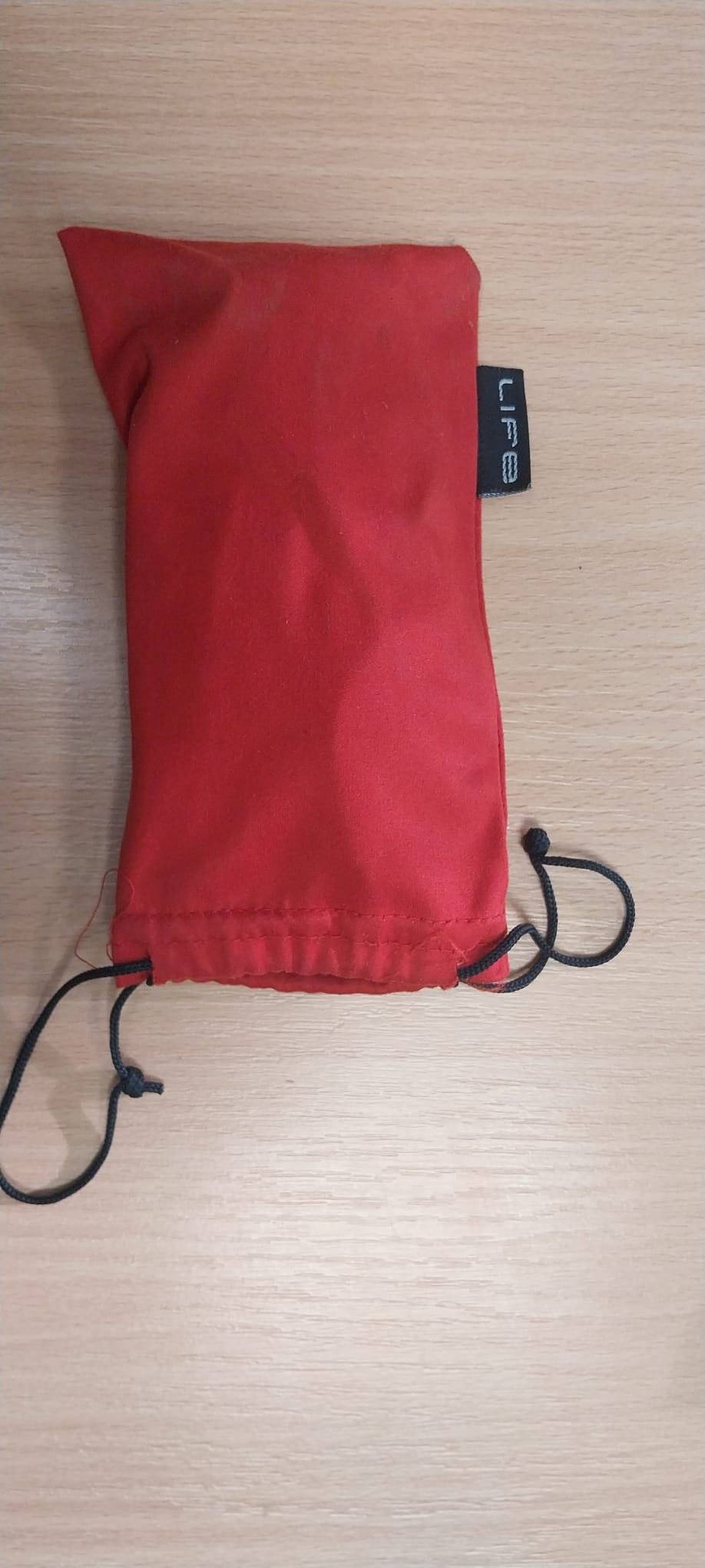 U cesty na Samoty bylo o víkendu nalezeno látkové pouzdro na brýle. Pouzdro i s brýlemi je k vyzvednutí na Obecním úřadě v Drážkově. Tímto OÚ děkuje nálezci.