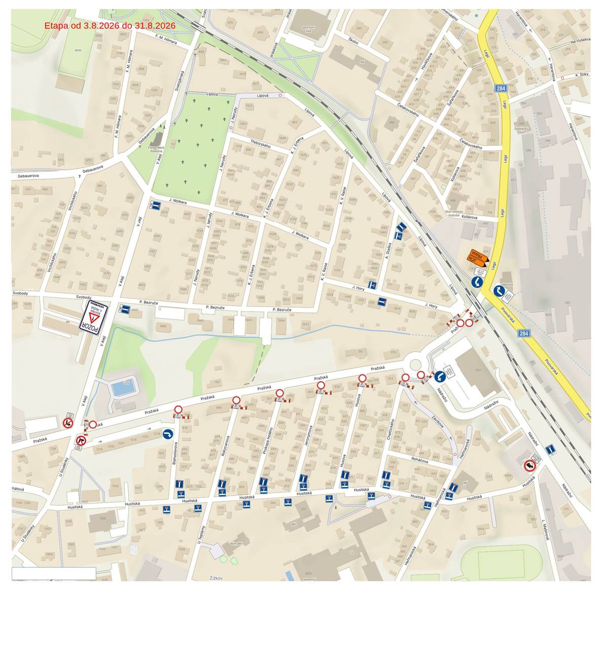 Uzavírka ulice Pražská (silnice I/16 a I/16L v obci Nová Paka, dle grafického znázornění). Platnost úpravy: od 03.08.2026 do 05.11.2026 – rozděleno do dvou etap – úplná uzavírka pozemní komunikace 1. Etapa od 03.08.2026 do 31.08.2026 (29 dní) - uzavření celého úseku od km 2,4 po km 2,915 (515m), (od mostu u polikliniky až po křižovatku pod sídlištěm) 2. Etapa od 01.09.2026 do 16.10.2026 (45 dní) - uzavření úseku od km 2,4 po km 2,811 (411m) – bude umožněn provoz po opravené okružní křižovatce, (od kruhové křižovatky u Lidlu po křižovatku pod sídlištěm) 3. V termínu od 17.10.2026 do 05.11.2026 – pohyblivé pracovní místo na dokončovací práce, vodorovné dopravní značení, výsadbu stromů, terénní úpravy – bude probíhat za obousměrného provozu s omezením pouze v jednotlivých pracovních místech. Důvod: celková rekonstrukce pozemní komunikace I/16L v obci Nová Paka, ul. Pražská (odfrézování stávajících živičných vrstev, výměna podkladních vrstev, výměna aktivní zóny dle potřeby, oprava obrubníků, výměna pojízdného prstence okružní křižovatky apod.).