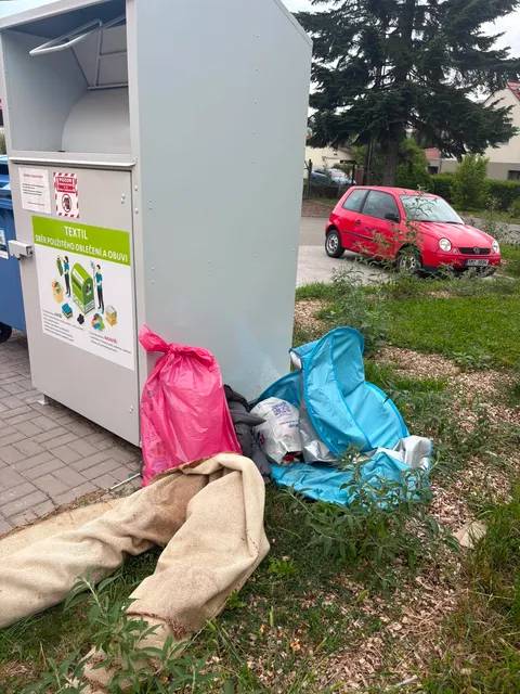 Kontejner na textil