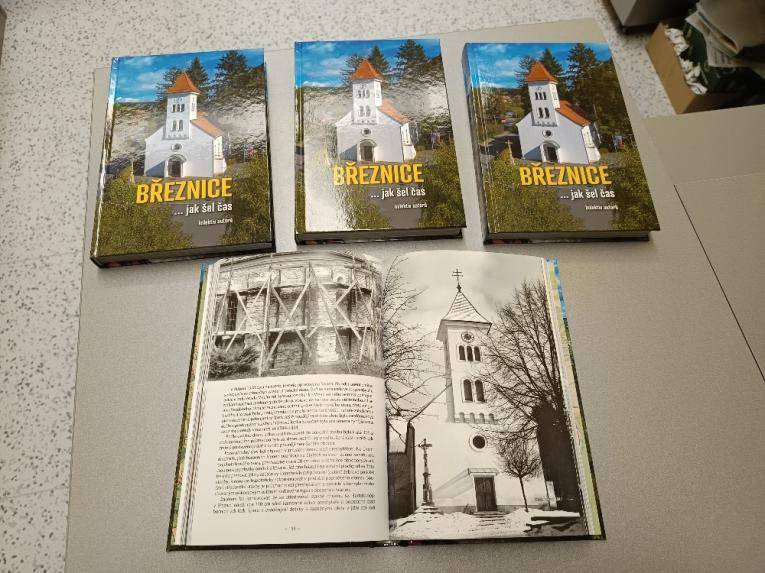 Obec Březnice vydala knihu o obci:  Březnice ... jak šel čas  Je možné ji získat v ceně 300,- Kč - na OÚ v úředních hodinách :-)